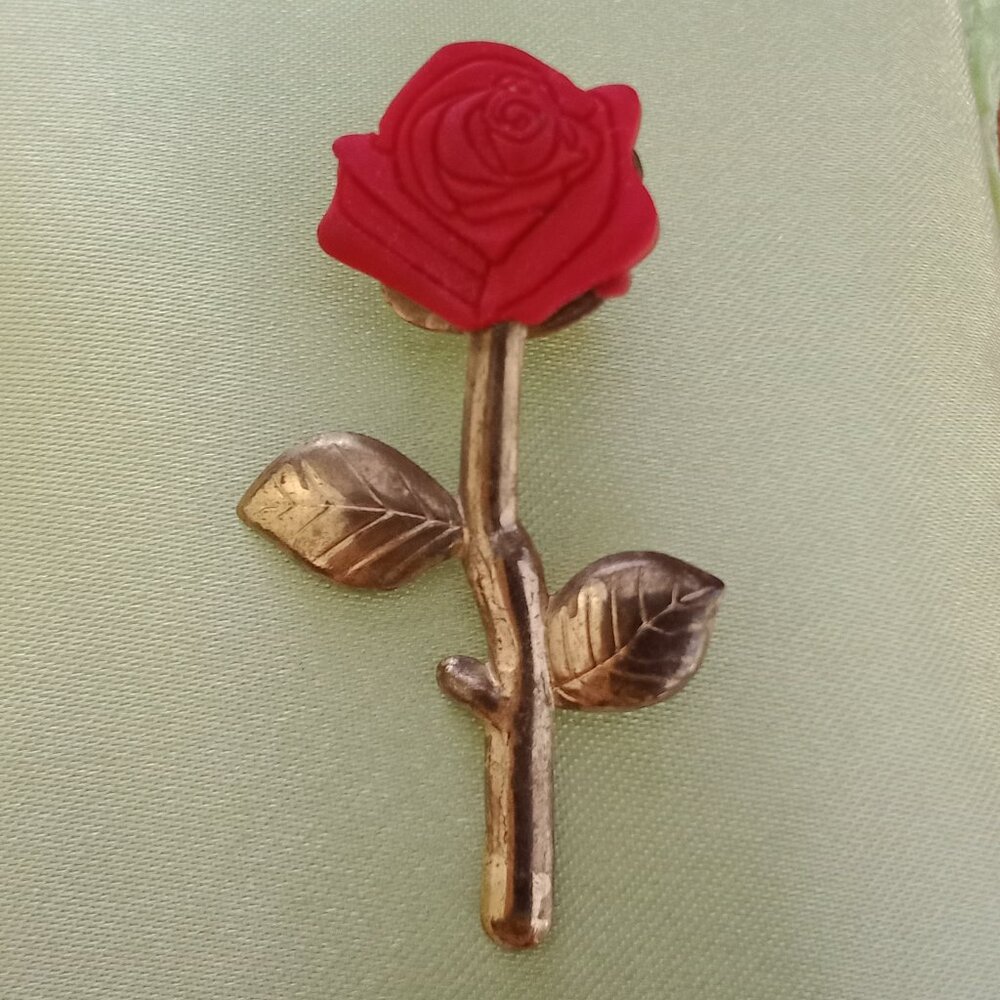 Red Rose Lapel Pin